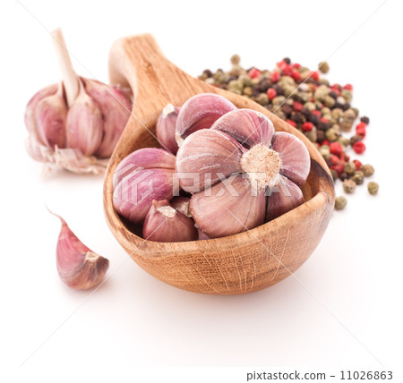 Garlic cloves in wooden bowl isolated on white background 11026863