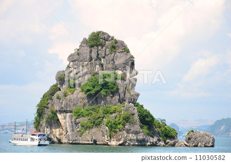 Vietnam Halong Bay 11030582