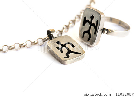 Silver necklace and ring 11032097