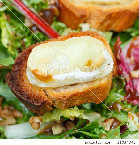 crouton with goat cheese on fresh lettuche crouton with goat cheese on fresh lettuche 11034342