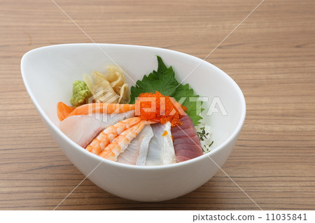 Mini-seafood on bowl Mini-seafood on bowl 11035841