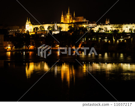Hradcany castle at night 11037217