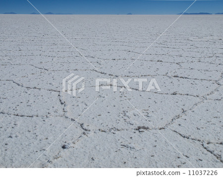 Uyuni Salt Flat 11037226