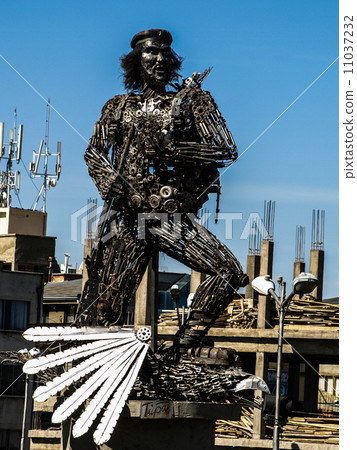 Che Guevara - metal statue in El Alto 11037232