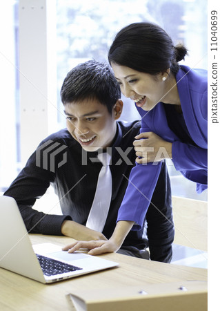 Asian working professionals indoor Asian working professionals indoor 11040699