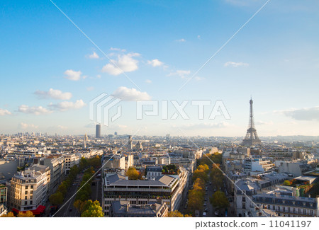 eiffel tour and Paris cityscape 11041197