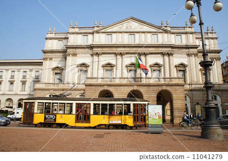 Milan scala 11041279