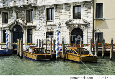 Ancient buildings in Venice 11041620