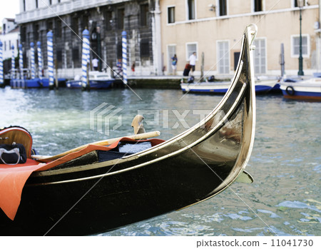 Ancient gondola in Venice Ancient gondola in Venice 11041730