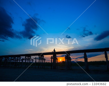 流橋夜景 11043682