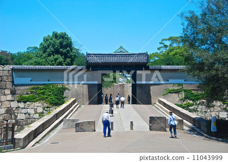 "Osaka Castle Park" of Osaka Castle seen from the outside (Osaka prefecture Osaka shi Chuo-ku Baba Town) "Osaka Castle Park" of Osaka Castle seen from the outside (Osaka prefecture Osaka shi Chuo-ku Baba Town) 11043999
