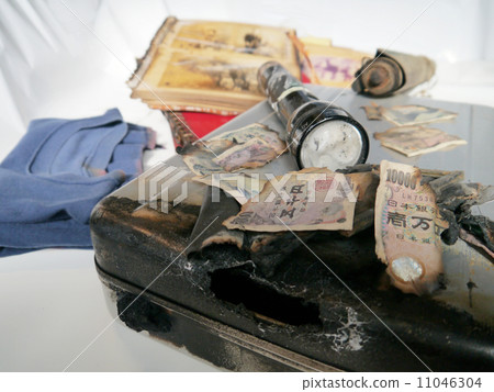 Fire burned money, album photo 11046304