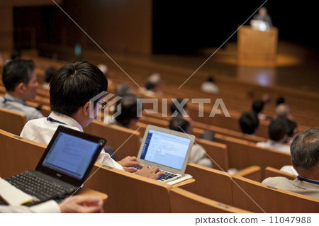 Symposium image Symposium image 11047988