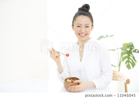 Breakfast · Young lady 11048845