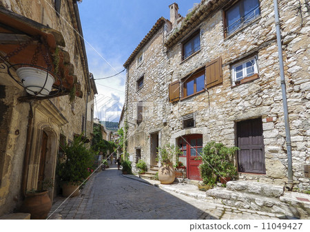 Tourrettes-sur-Loup Tourrettes-sur-Loup 11049427