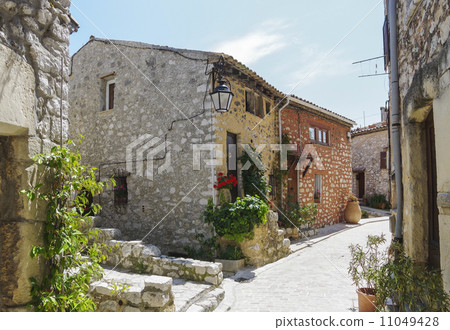 Tourrettes-sur-Loup Tourrettes-sur-Loup 11049428