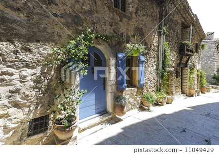 Tourrettes-sur-Loup Tourrettes-sur-Loup 11049429