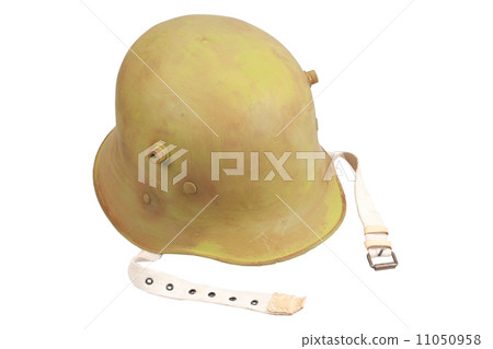 World War One German Stahlhelm military helmet 11050958