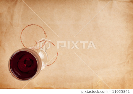 Red wine glass and stains Red wine glass and stains 11055841