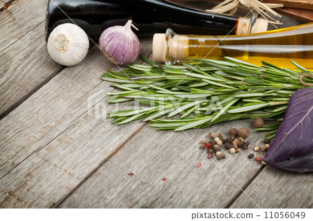 Herbs, spices and seasoningH 11056049