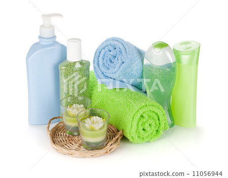 Bathroom bottles, towels and candles Bathroom bottles, towels and candles 11056944
