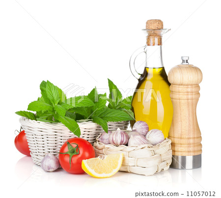 Fresh herbs, tomato, olive oil and pepper shaker Fresh herbs, tomato, olive oil and pepper shaker 11057012