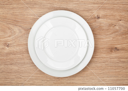 Empty plates Empty plates 11057700