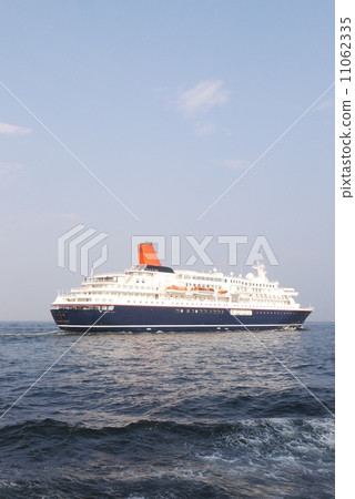 A passenger ship sailing the Uraga Suido A passenger ship sailing the Uraga Suido 11062335