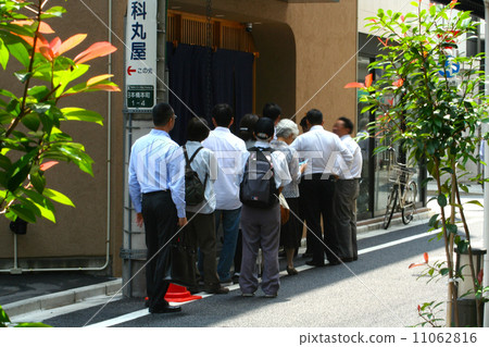 Shops where queues are available 11062816