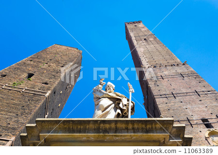 Asinelli Tower, Bologna, Italy. Asinelli Tower, Bologna, Italy. 11063389