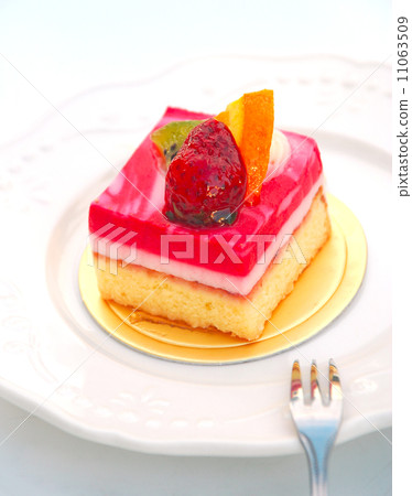 Cheesecake with strawberry and orange 11063509