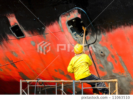 shipyard worker to clean ship 11063510