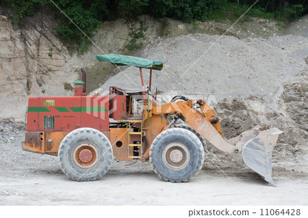 Yumbo in a quarry Yumbo in a quarry 11064428