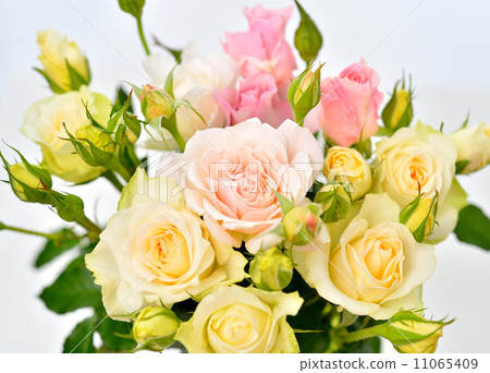 (* Retouch marks are left on the flower pieces) Rose flower arrangement. 11065409