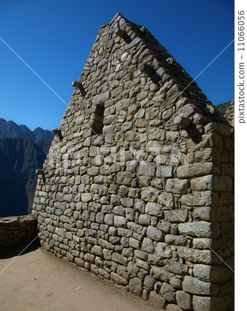 Stone gable at ruins of Machu Picchu 11066056