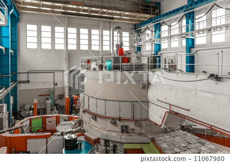 Nuclear reactor in a science institute 11067980