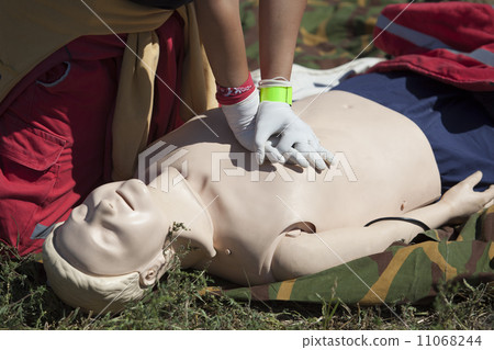 CPR training CPR training 11068244