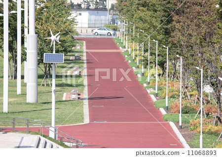 一條紅色的路。 11068893