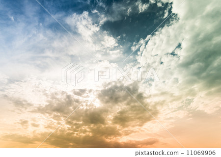 Evening cloud 11069906