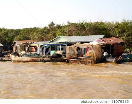 floating village  Tonle sap lake. Cambodia 11070385