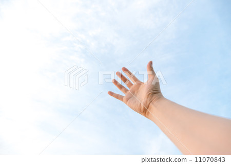 Reaching men 11070843