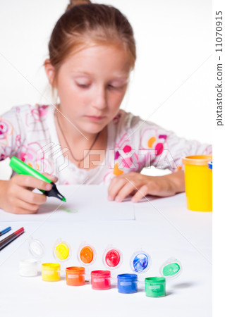 girl drawing girl drawing 11070915