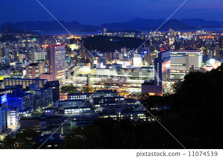 從Niba山坡看見的廣島駐地附近的夜視圖 從Niba山坡看見的廣島駐地附近的夜視圖 11074539