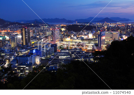 從Niba山坡看見的廣島駐地附近的夜視圖 從Niba山坡看見的廣島駐地附近的夜視圖 11074540