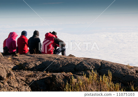 Team gazing over clouds Team gazing over clouds 11075103