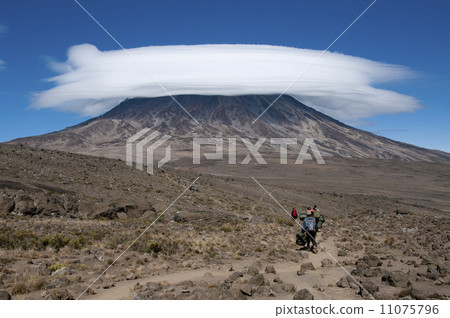 Kilimanjaro, white cloudy top 11075796
