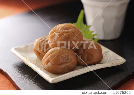 Salted plum  11076203