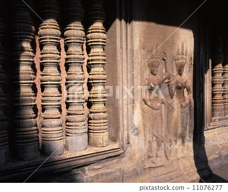 Angkor Wat的角窗和debatters Angkor Wat的角窗和debatters 11076277