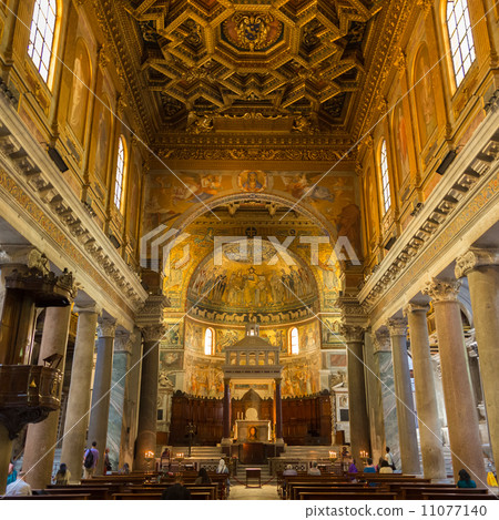 Basilica di Santa Maria in Trastevere, Rome, Italy. Basilica di Santa Maria in Trastevere, Rome, Italy. 11077140
