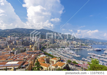 摩納哥灣和摩納哥的街道 11079351